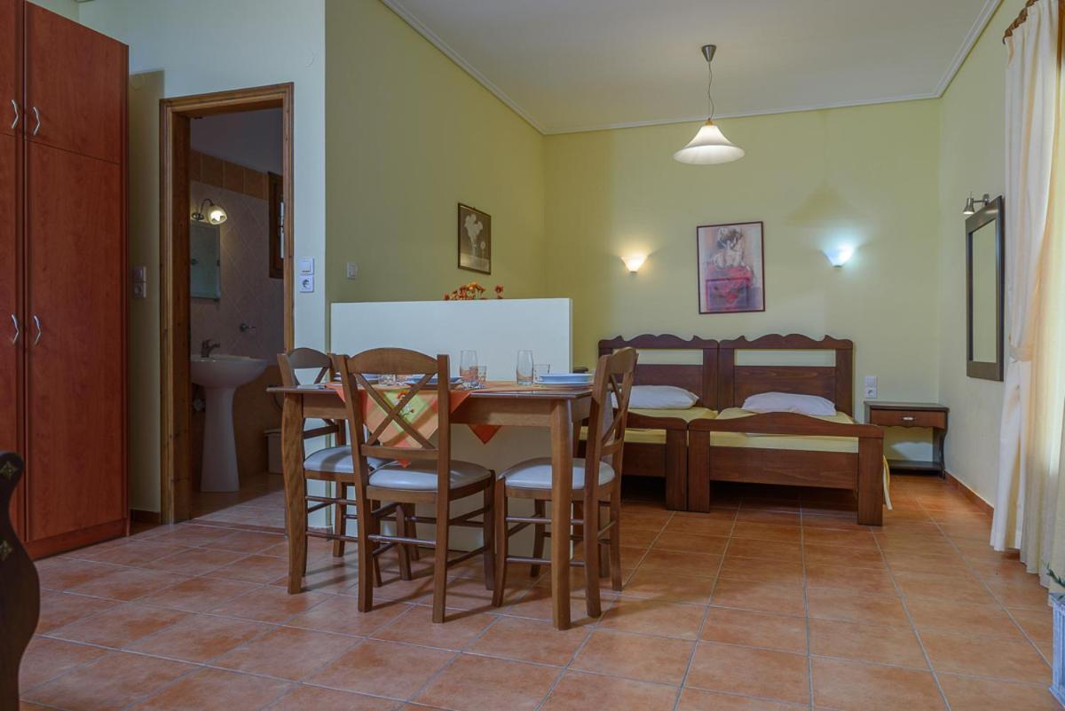 Leonidas Xinovrisi Exterior photo