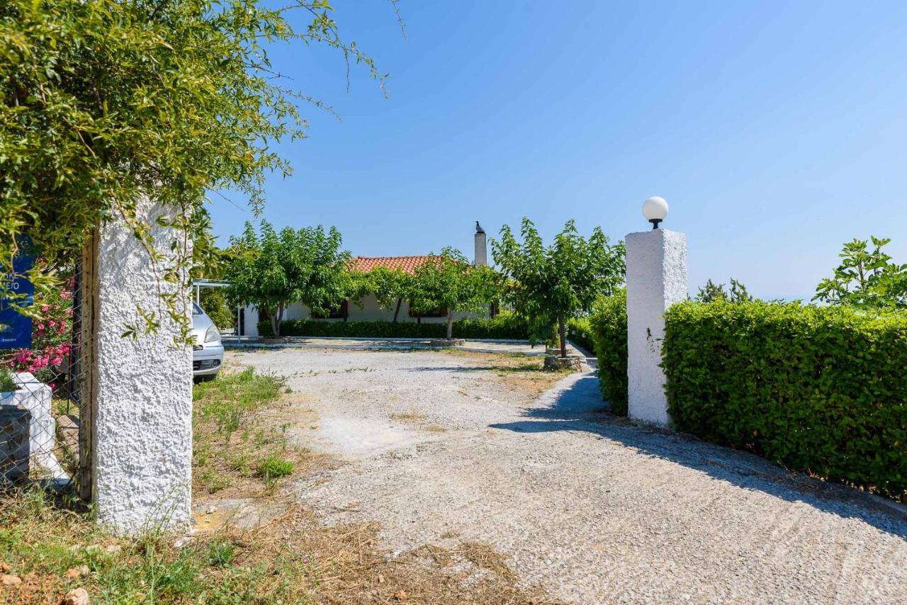 Leonidas Xinovrisi Exterior photo