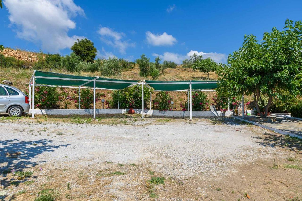 Leonidas Xinovrisi Exterior photo
