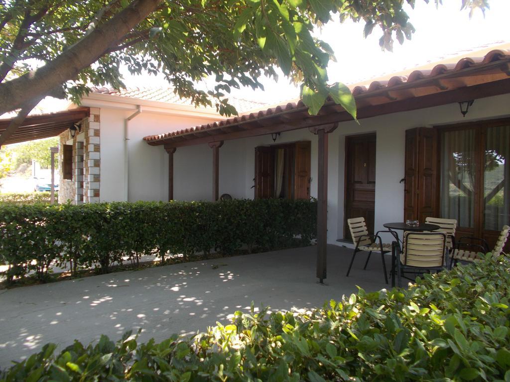 Leonidas Xinovrisi Exterior photo